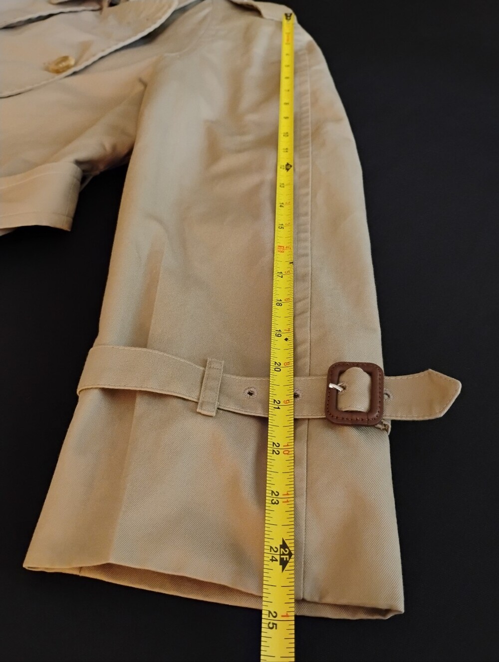 Vintage Burberry Beige Women's Trench Coat with Signature Check Lining - Picture 13 of 13